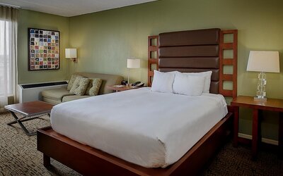 DoubleTree by Hilton Collinsville - St. Louis