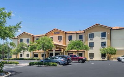 Comfort Inn & Suites Northeast - Gateway