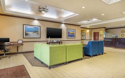 Comfort Inn & Suites Northeast - Gateway