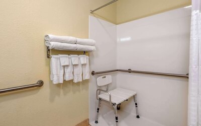 Comfort Inn & Suites Northeast - Gateway