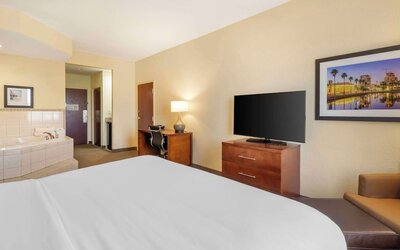 Comfort Inn & Suites Northeast - Gateway