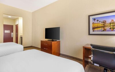 Comfort Inn & Suites Northeast - Gateway