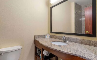Comfort Inn & Suites Northeast - Gateway