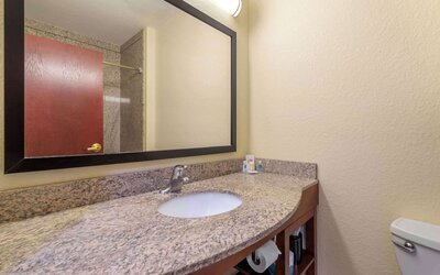 Comfort Inn & Suites Northeast - Gateway
