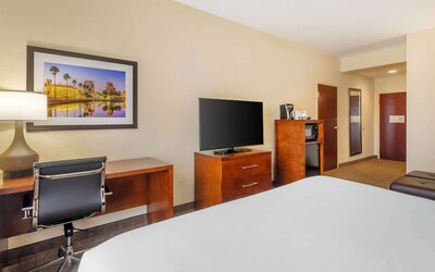 Comfort Inn & Suites Northeast - Gateway