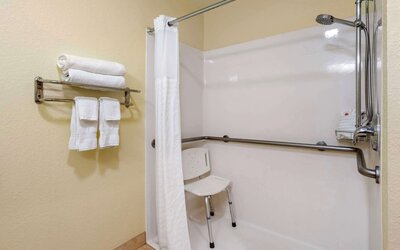 Comfort Inn & Suites Northeast - Gateway