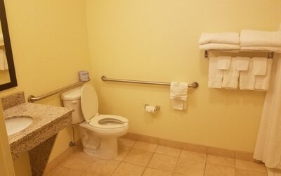 Comfort Inn & Suites Northeast - Gateway