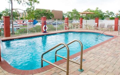 Comfort Inn & Suites Northeast - Gateway