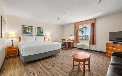La Quinta Inn & Suites by Wyndham Tampa Brandon West