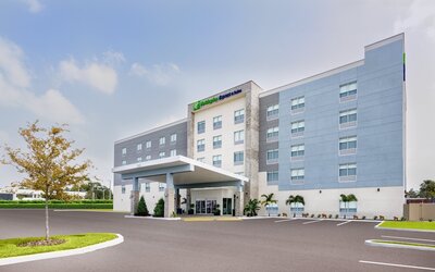 Holiday Inn Express & Suites Tampa Stadium – Airport Area by IHG