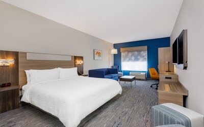 Holiday Inn Express & Suites Tampa Stadium – Airport Area by IHG