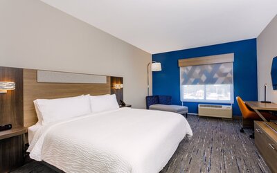 Holiday Inn Express & Suites Tampa Stadium – Airport Area by IHG