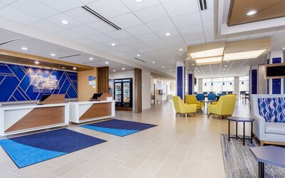 Holiday Inn Express & Suites Tampa Stadium – Airport Area by IHG