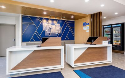 Holiday Inn Express & Suites Tampa Stadium – Airport Area by IHG