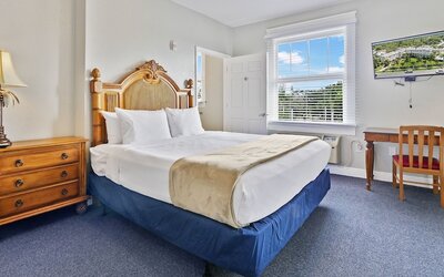 Crystal Bay Historic Hotel