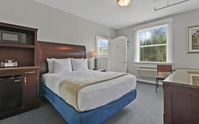 Crystal Bay Historic Hotel
