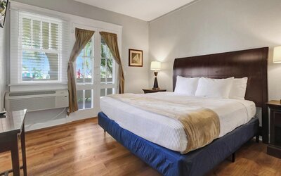 Crystal Bay Historic Hotel