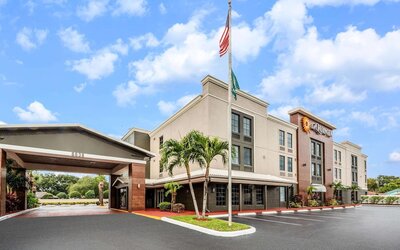 La Quinta Inn & Suites by Wyndham St. Petersburg Northeast