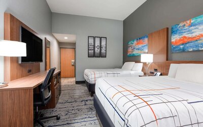 La Quinta Inn & Suites by Wyndham St. Petersburg Northeast