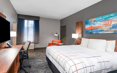 La Quinta Inn & Suites by Wyndham St. Petersburg Northeast