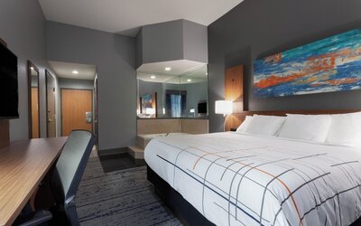 La Quinta Inn & Suites by Wyndham St. Petersburg Northeast