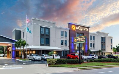 La Quinta Inn & Suites by Wyndham St. Petersburg Northeast