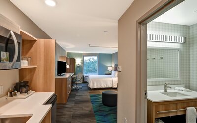 Home2 Suites by Hilton Tampa USF Near Busch Gardens