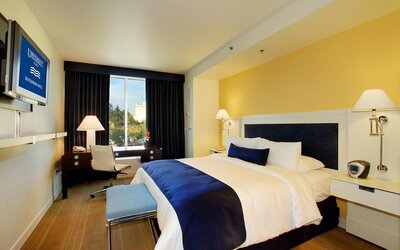 University Plaza Waterfront Hotel