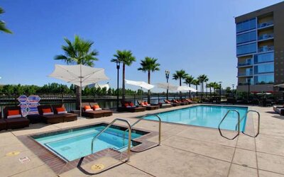 University Plaza Waterfront Hotel
