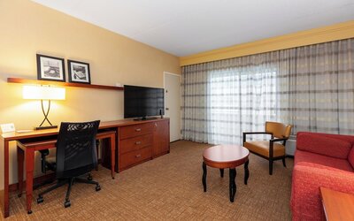 Courtyard by Marriott Toledo Airport Holland