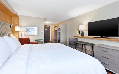 Holiday Inn & Suites Toledo Southwest - Perrysburg by IHG