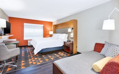 Holiday Inn & Suites Toledo Southwest - Perrysburg by IHG