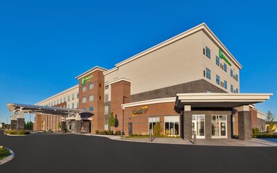 Holiday Inn & Suites Toledo Southwest - Perrysburg by IHG