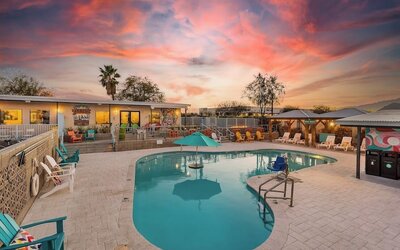 Hotel McCoy Tucson - Art, Coffee, Beer, Wine