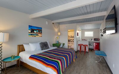 Hotel McCoy Tucson - Art, Coffee, Beer, Wine