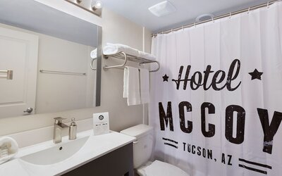 Hotel McCoy Tucson - Art, Coffee, Beer, Wine