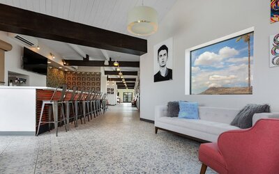 Hotel McCoy Tucson - Art, Coffee, Beer, Wine