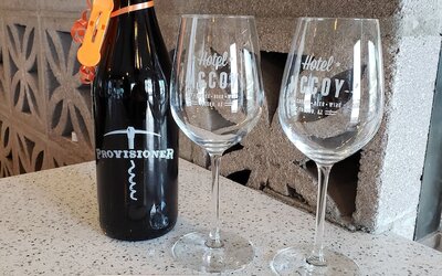 Hotel McCoy Tucson - Art, Coffee, Beer, Wine