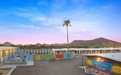 Hotel McCoy Tucson - Art, Coffee, Beer, Wine