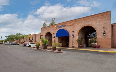 Comfort Suites Tucson near Sabino Canyon