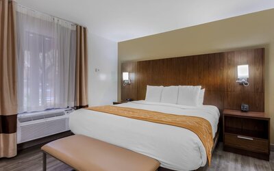 Comfort Suites Tucson near Sabino Canyon