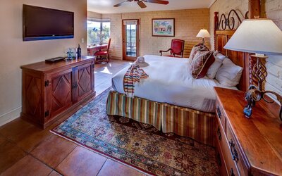Hacienda Del Sol Guest Ranch Resort
