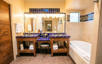 Hacienda Del Sol Guest Ranch Resort