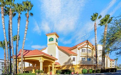 La Quinta Inn & Suites by Wyndham Tucson Airport