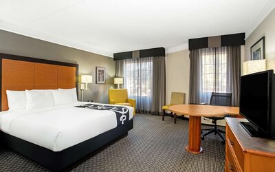 La Quinta Inn & Suites by Wyndham Tucson Airport
