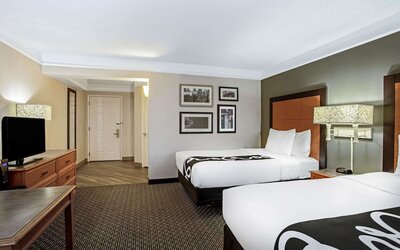 La Quinta Inn & Suites by Wyndham Tucson Airport