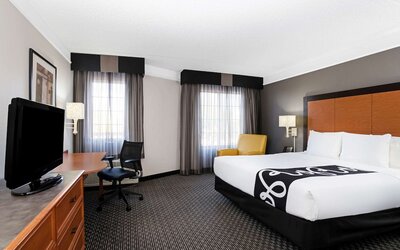 La Quinta Inn & Suites by Wyndham Tucson Airport