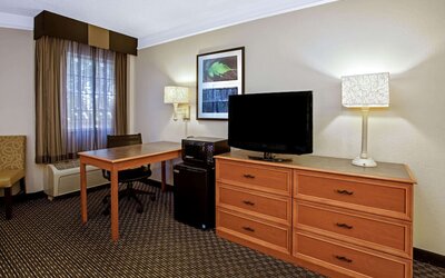 La Quinta Inn & Suites by Wyndham Tucson Airport
