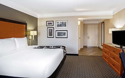 La Quinta Inn & Suites by Wyndham Tucson Airport