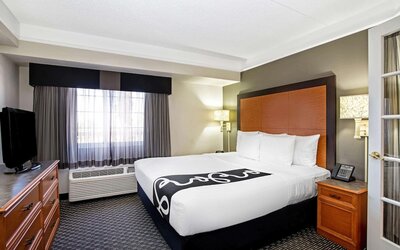La Quinta Inn & Suites by Wyndham Tucson Airport